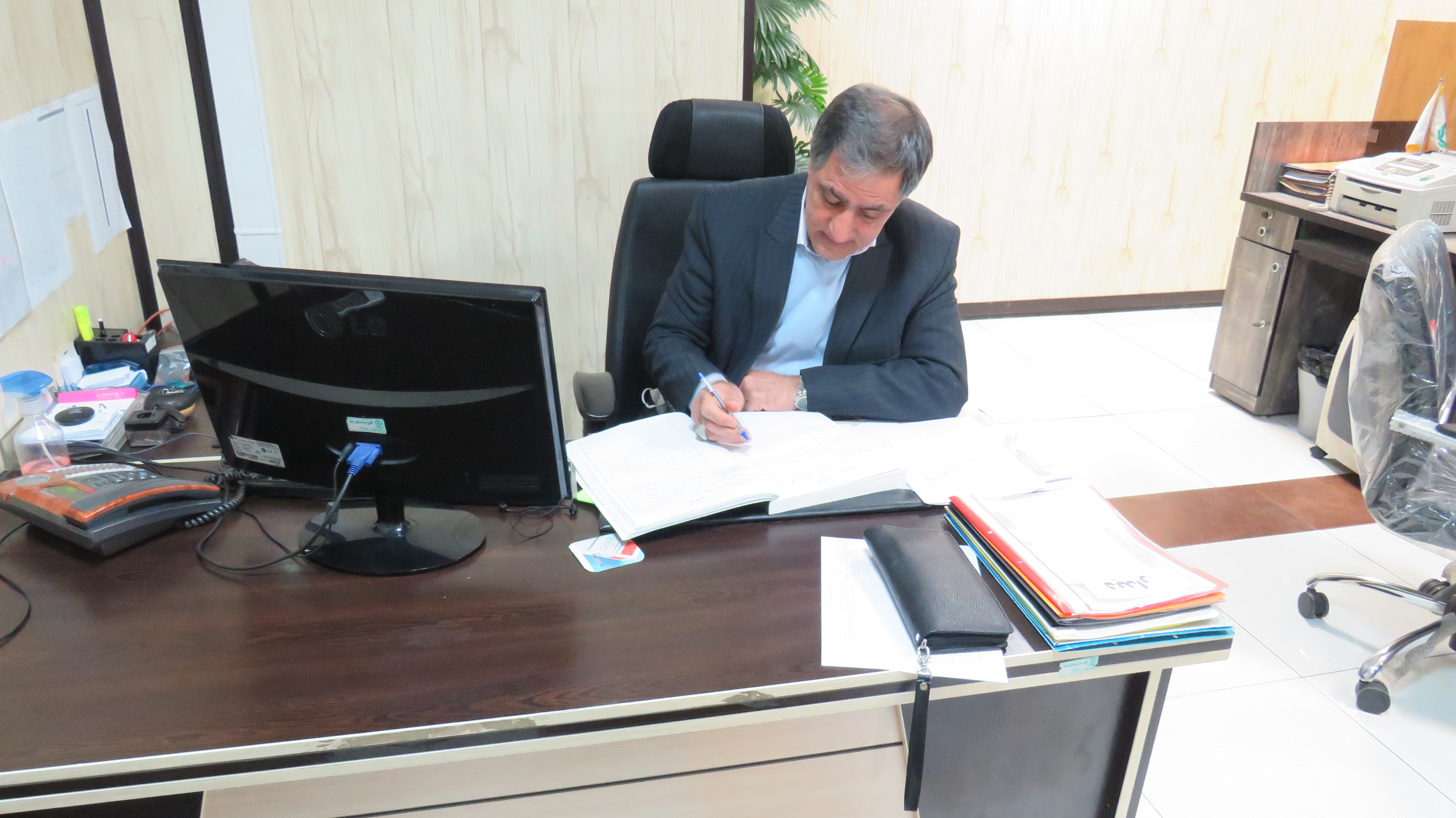 ﺑﺎزدﯾﺪ ریاست ﮐﺎﻧﻮن بازنشستگان تهران بزرگ از دﻓﺘﺮ ﻧﻤﺎﯾﻨﺪﮔﯽ مرکزی کانون