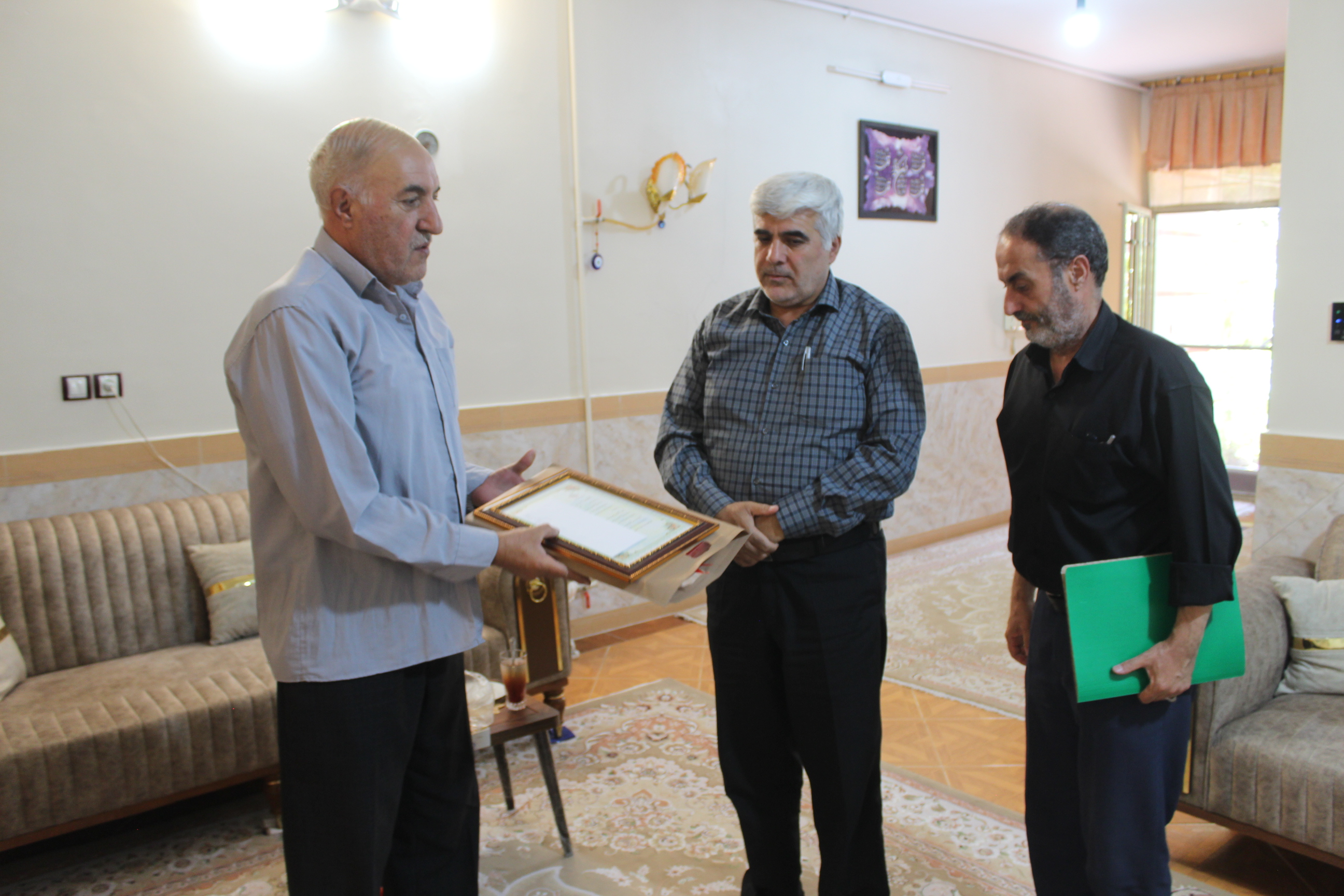 دیدار با 3 پیشکسوت به مناسبت روز خانواده در شهرستان ورامین