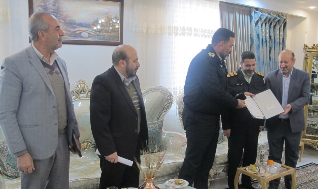 دیدار فرمانده انتظامی استان مرکزی از 3 پیشکسوت در شهرستان اراک