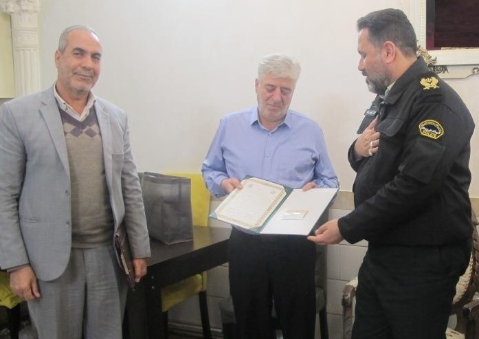 دیدار فرمانده انتظامی استان مرکزی از 3 پیشکسوت در شهرستان اراک