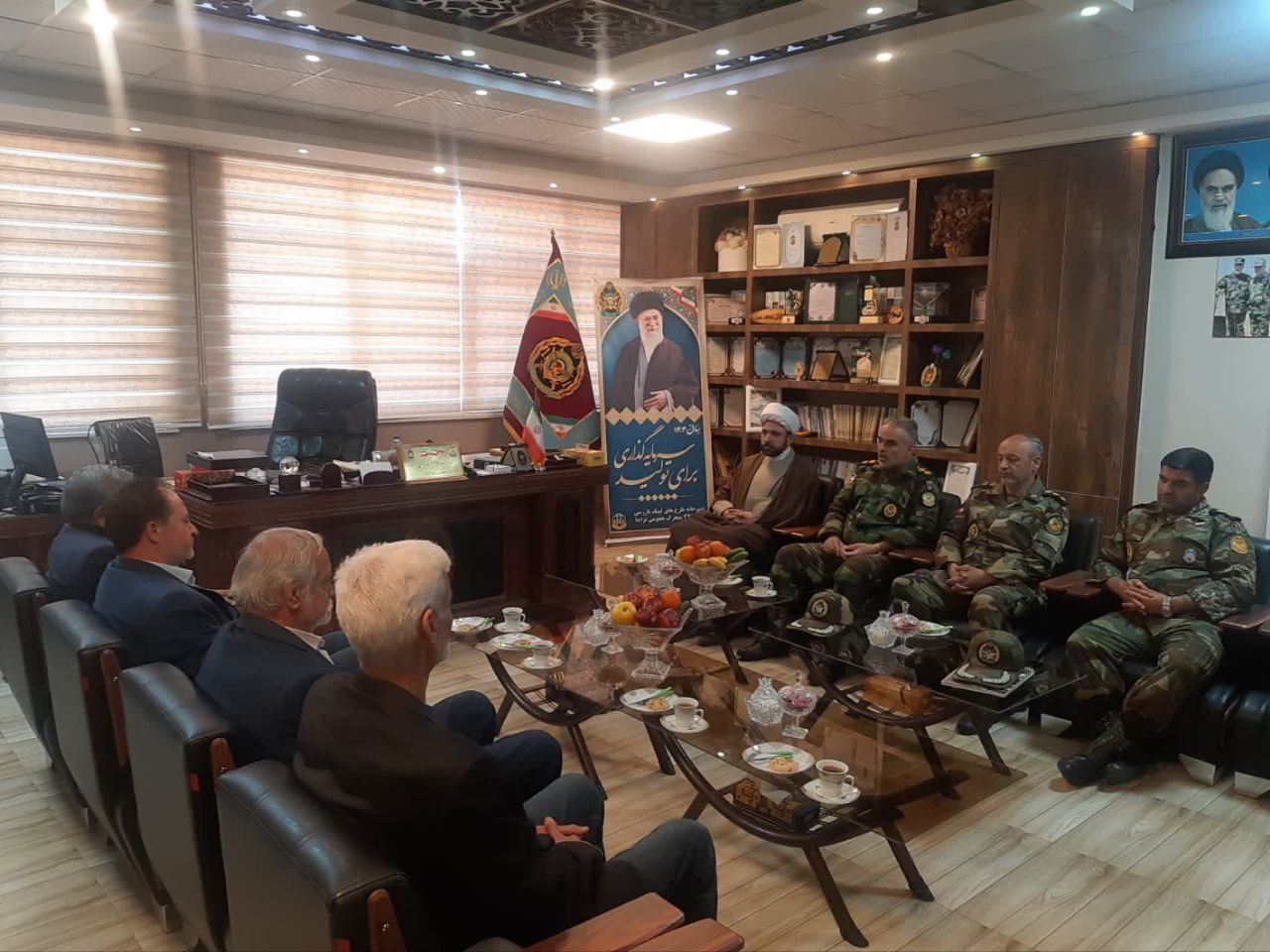 دیدار رئیس دفتر نمایندگی کانون بازنشستگان انتظامی شهرستان مرند با فرماندهی پادگان شهید شریف اشراف ارتش مرند
