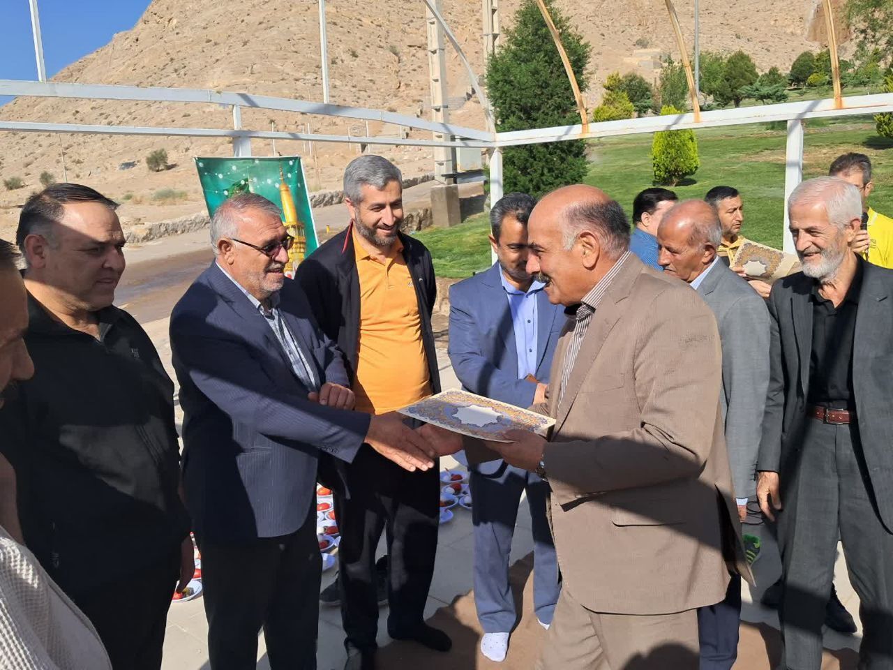 تجلیل از بازنشستگان شهرستان شهرضا با حضور فرمانده انتظامی شهرستان