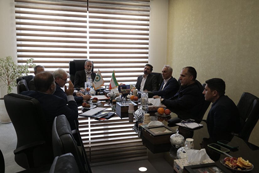 برگزاری جلسه تعاملی رئیس کانون بازنشستگان با مدیرعامل بیمه رازی