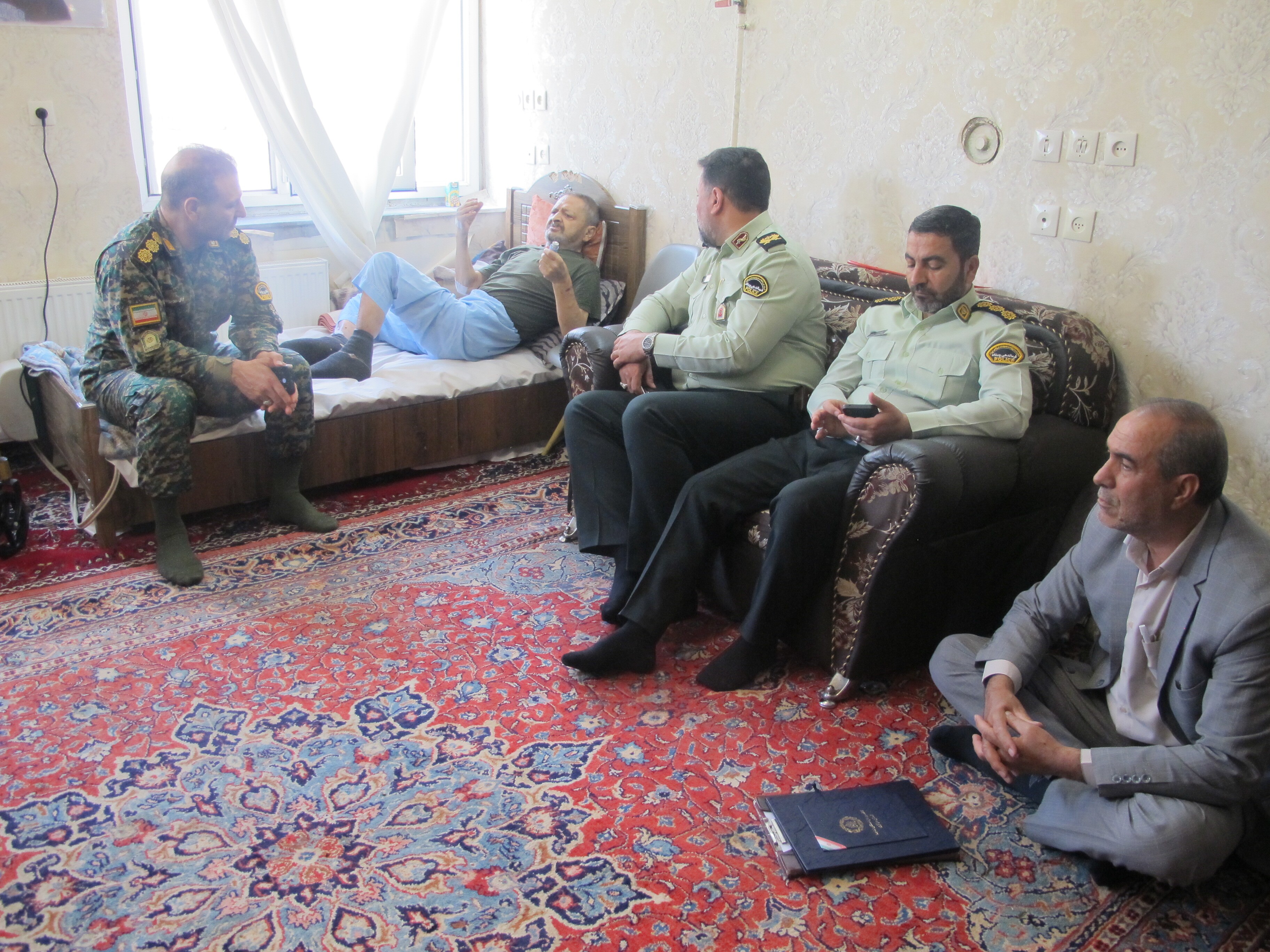 دیدار فرمانده انتظامی استان مرکزی از یک پیشکسوت در شهرستان اراک