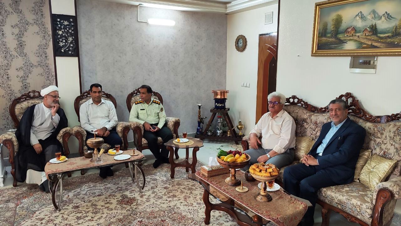 دیدار جانشین فرمانده انتظامی شهرستان شاهین شهر و میمه با ۲ نفر از اعضاء وابسته