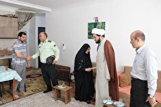 دیدار رئیس عقیدتی سیاسی انتظامی شهرستان رضوانشهر با خانواده محترم شهید یوسفی و دو عضو وابسته