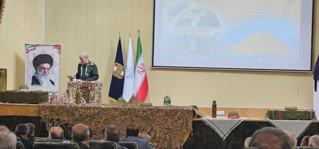 تجلیل از بازنشستگان انتظامی رزمنده به نام های جلیل وکیل زاده و محمدباقر تقوی فردود در همایش فاتحان خرمشهر