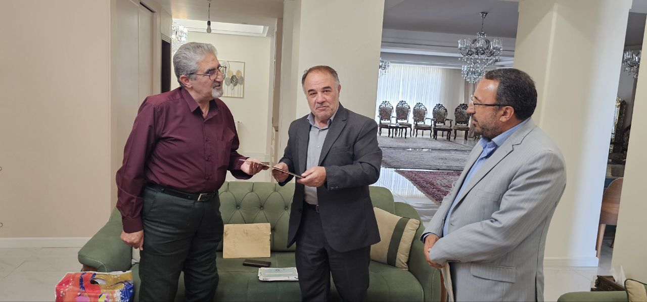دیدار رئیس کانون بازنشستگان انتظامی استان آذربایجان شرقی به همراه نماینده بازنشستگان در مجمع با ۸ نفر از بازنشستگان و وظیفه بگیران جانباز