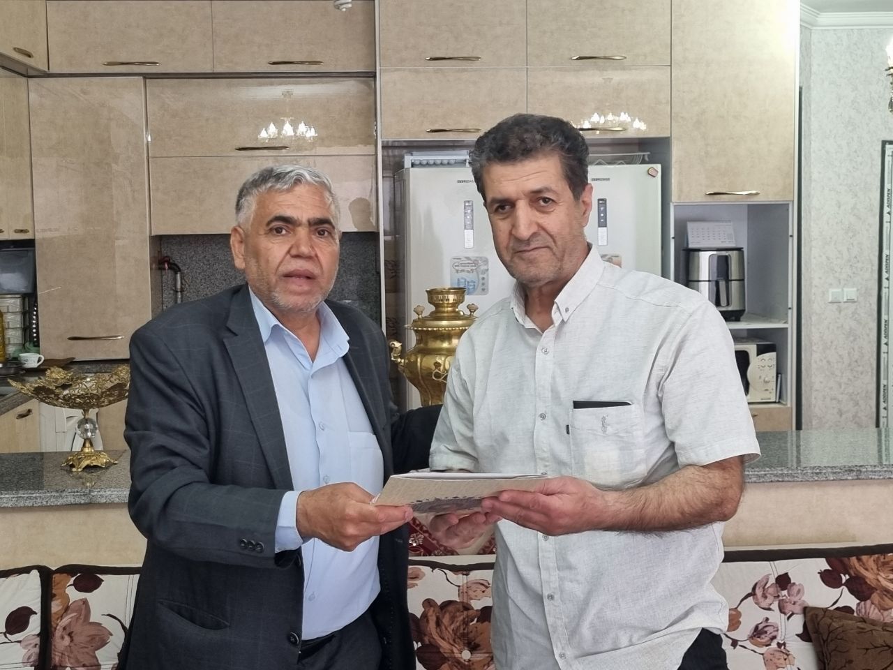 دیدار رئیس کانون بازنشستگان انتظامی استان آذربایجان شرقی به همراه نماینده بازنشستگان در مجمع با ۸ نفر از بازنشستگان و وظیفه بگیران جانباز