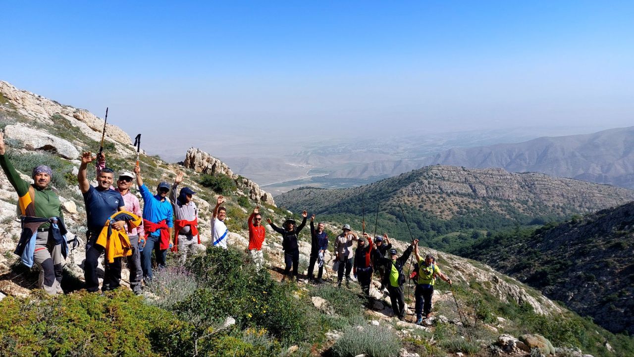 کوهپیمایی مشترک بازنشستگان و شاغلین انتظامی شهرستان بجنورد