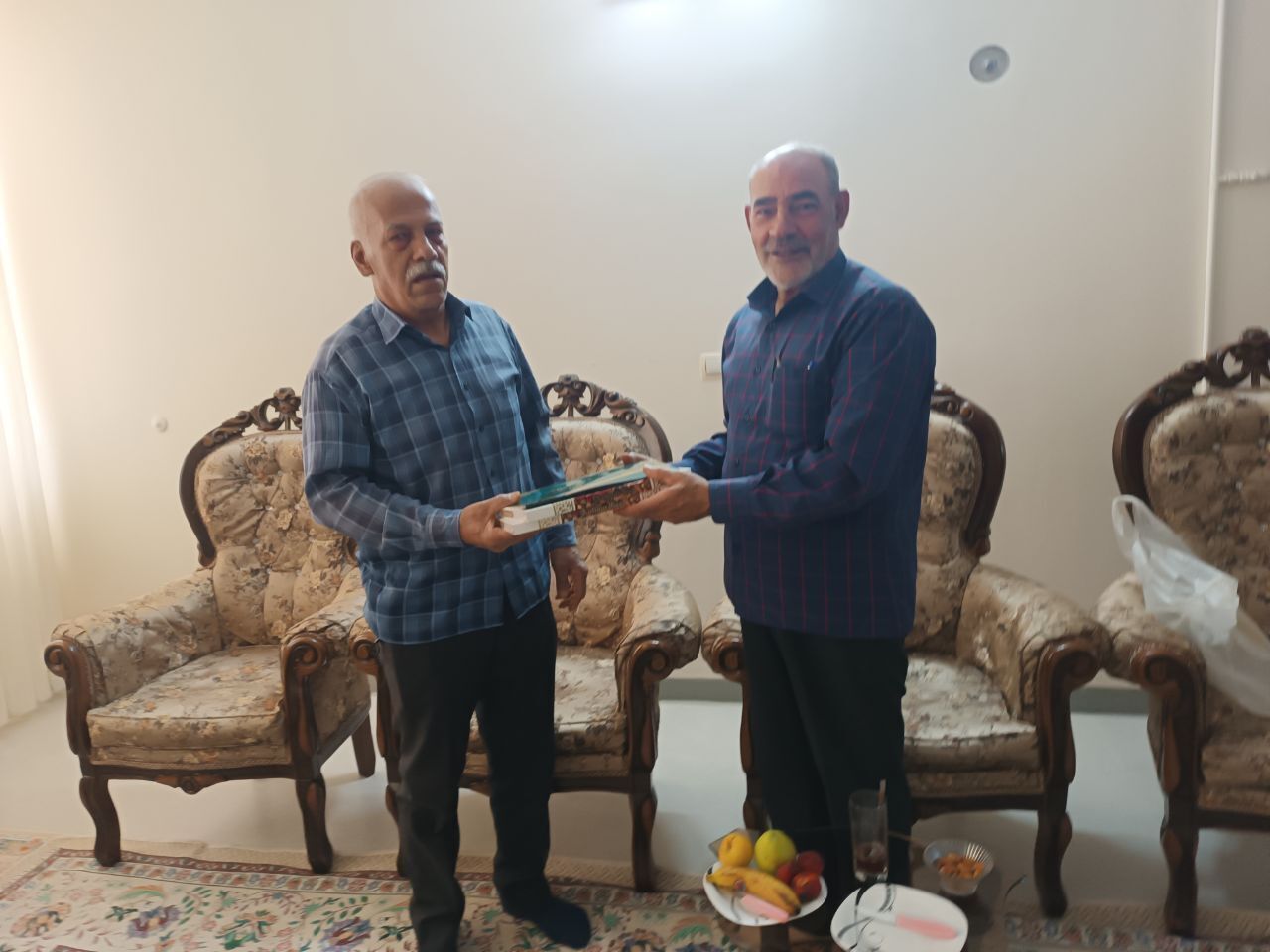 دیدار مسئول دفتر نمایندگی شهرستان گلپایگان با ۵ نفر از پیشکسوتان