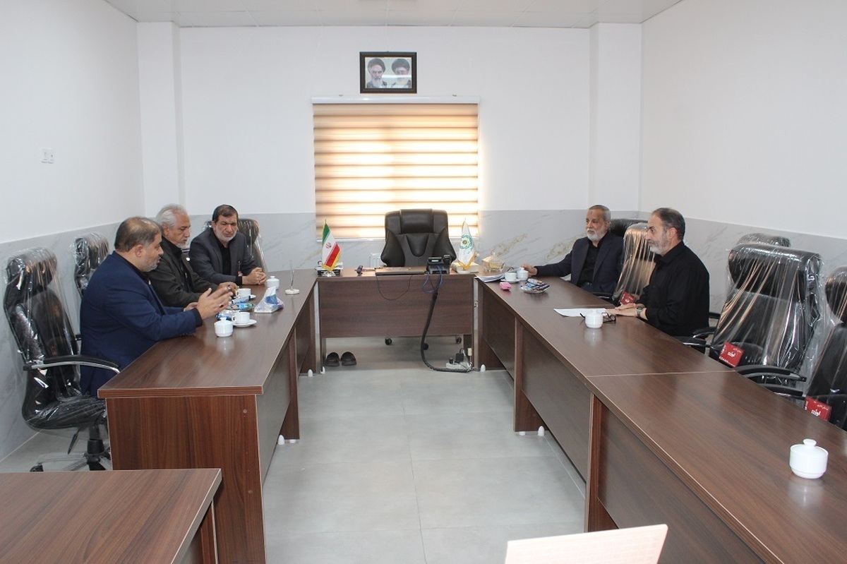 دیدار رئیس کانون بازنشستگان  انتظامی با خانواده شهید سیفی