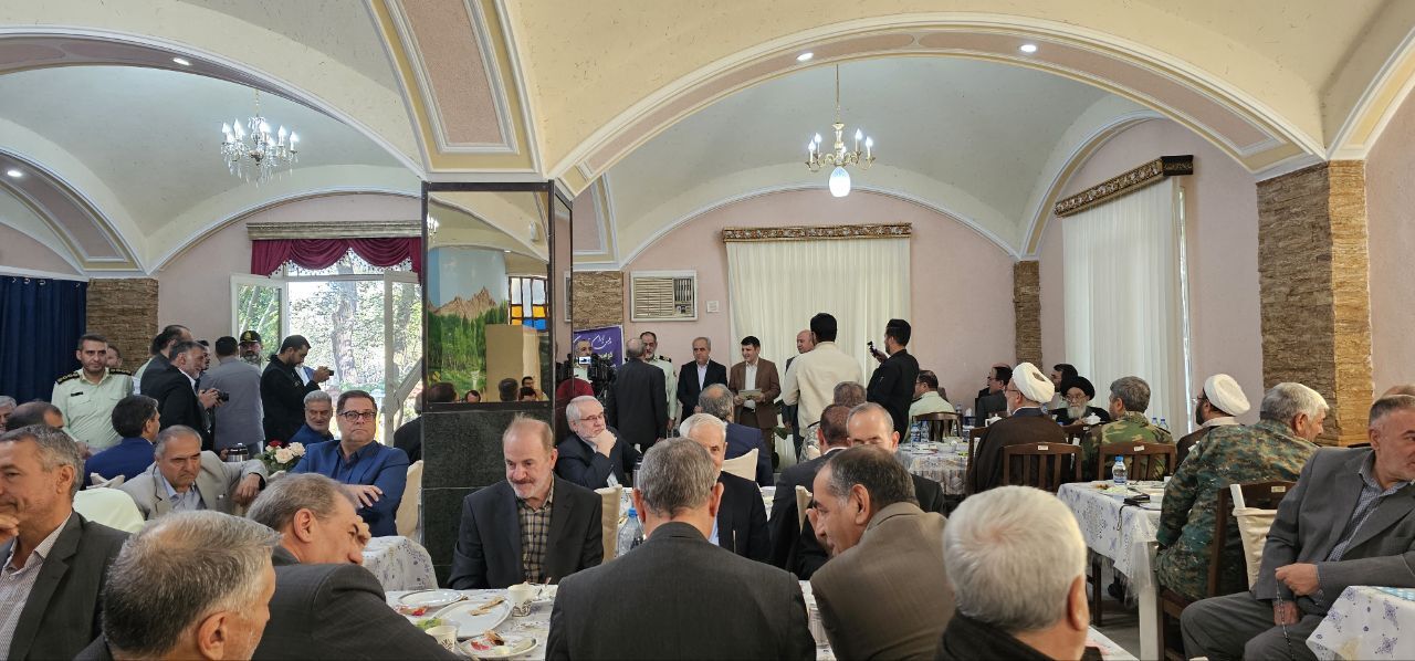 تجلیل از ۲ خانواده شهید، ۸ خانواده جانباز و ۳۴ نفر بازنشسته انتظامی شهرستان تبریز