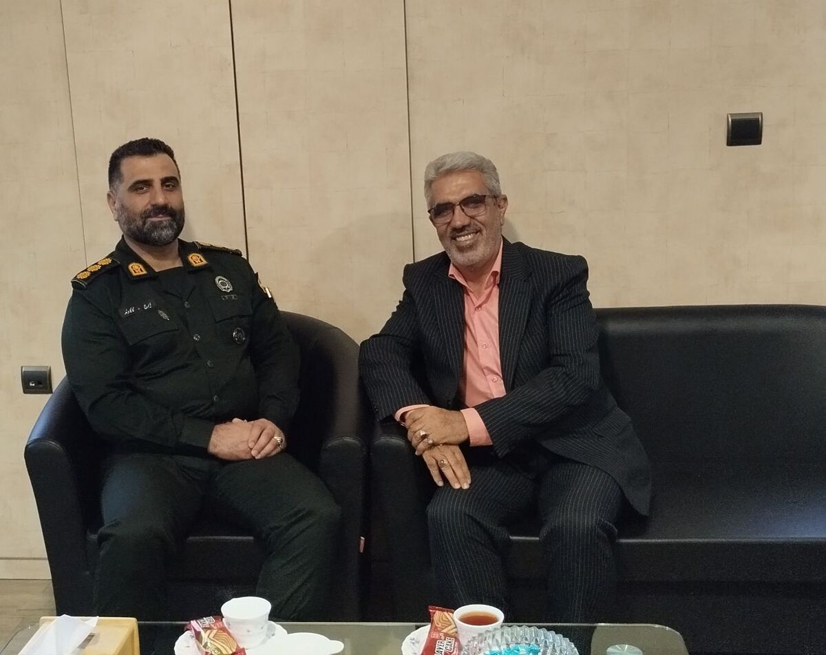 دیدار مسئول دفترکانون بازنشستگان انتظامی کاشان با فرمانده انتظامی شهرستان به مناسبت هفته فراجا