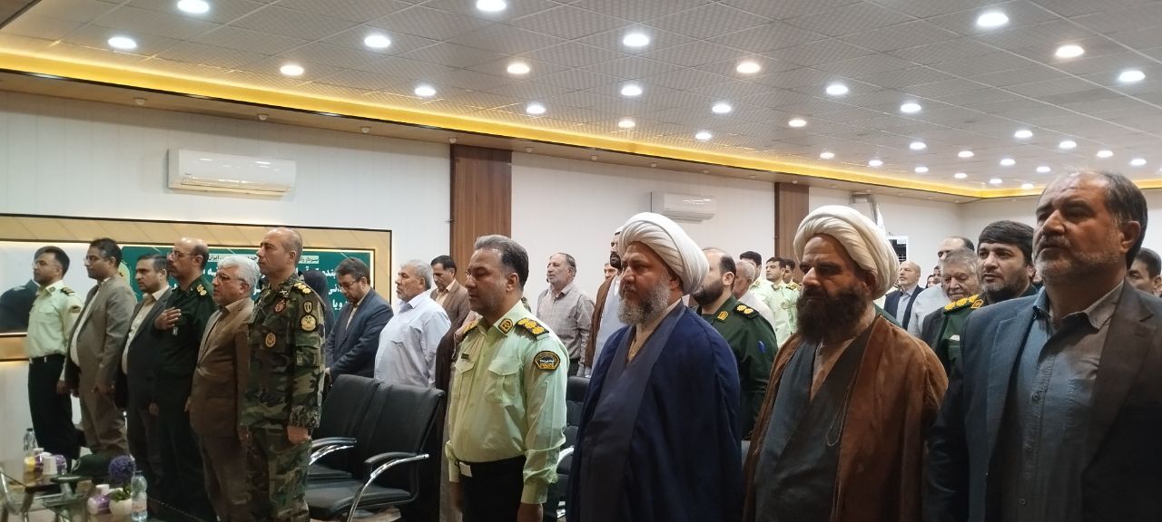 حضور رئیس کانون بازنشستگان انتظامی کاشان در مراسم تجلیل از کارکنان نمونه انتظامی آران و بیدگل