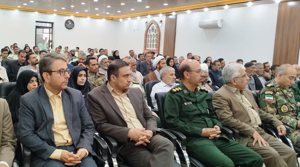 حضور رئیس کانون بازنشستگان انتظامی کاشان در مراسم تجلیل از کارکنان نمونه انتظامی آران و بیدگل