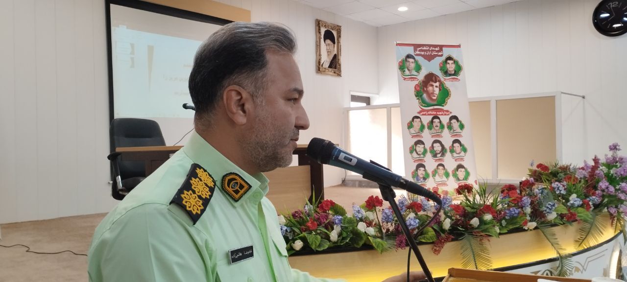 حضور رئیس کانون بازنشستگان انتظامی کاشان در مراسم تجلیل از کارکنان نمونه انتظامی آران و بیدگل