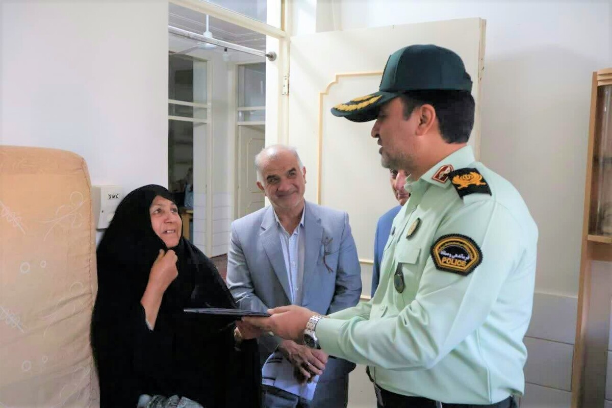 دیدار فرمانده انتظامی استان یزد با وظیفه بگیر جانباز کاظم میرشمسی