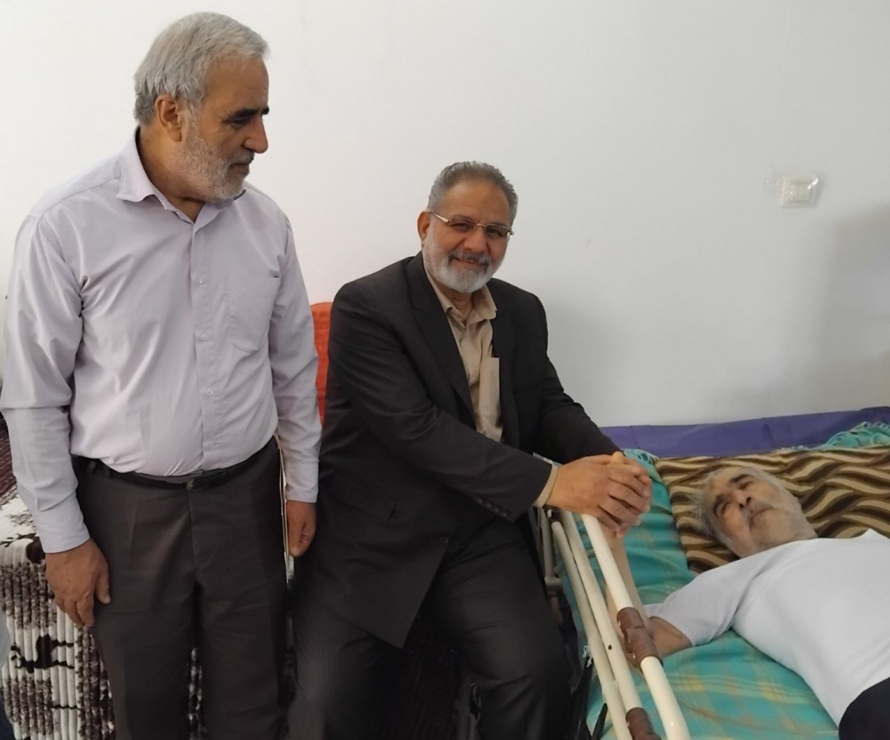 رئیس کانون از 9 نفر بازنشسته و مستمری بگیر دیدار بعمل آوردند.