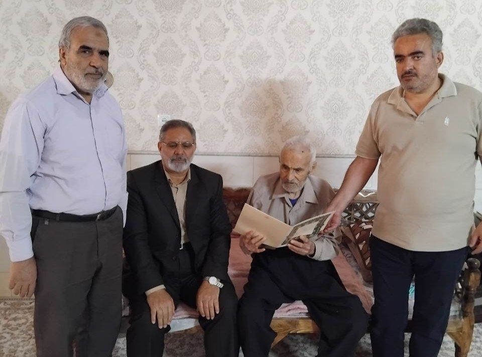 رئیس کانون از 9 نفر بازنشسته و مستمری بگیر دیدار بعمل آوردند.