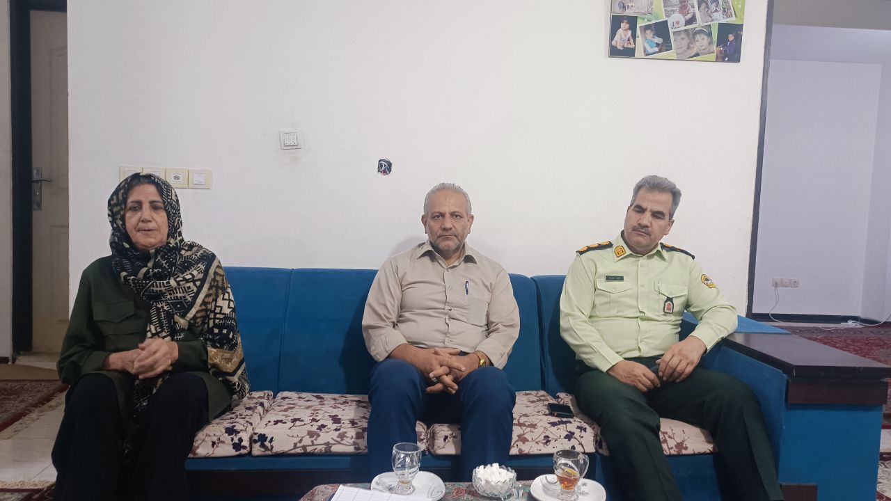 دیدار جانشین فرمانده انتظامی شهرستان لنجان (زرین شهر) با ۵ نفر از اعضاء وابسته دیدار جانشین فرمانده انتظامی شهرستان لنجان (زرین شهر) با ۵ نفر از اعضاء وابسته