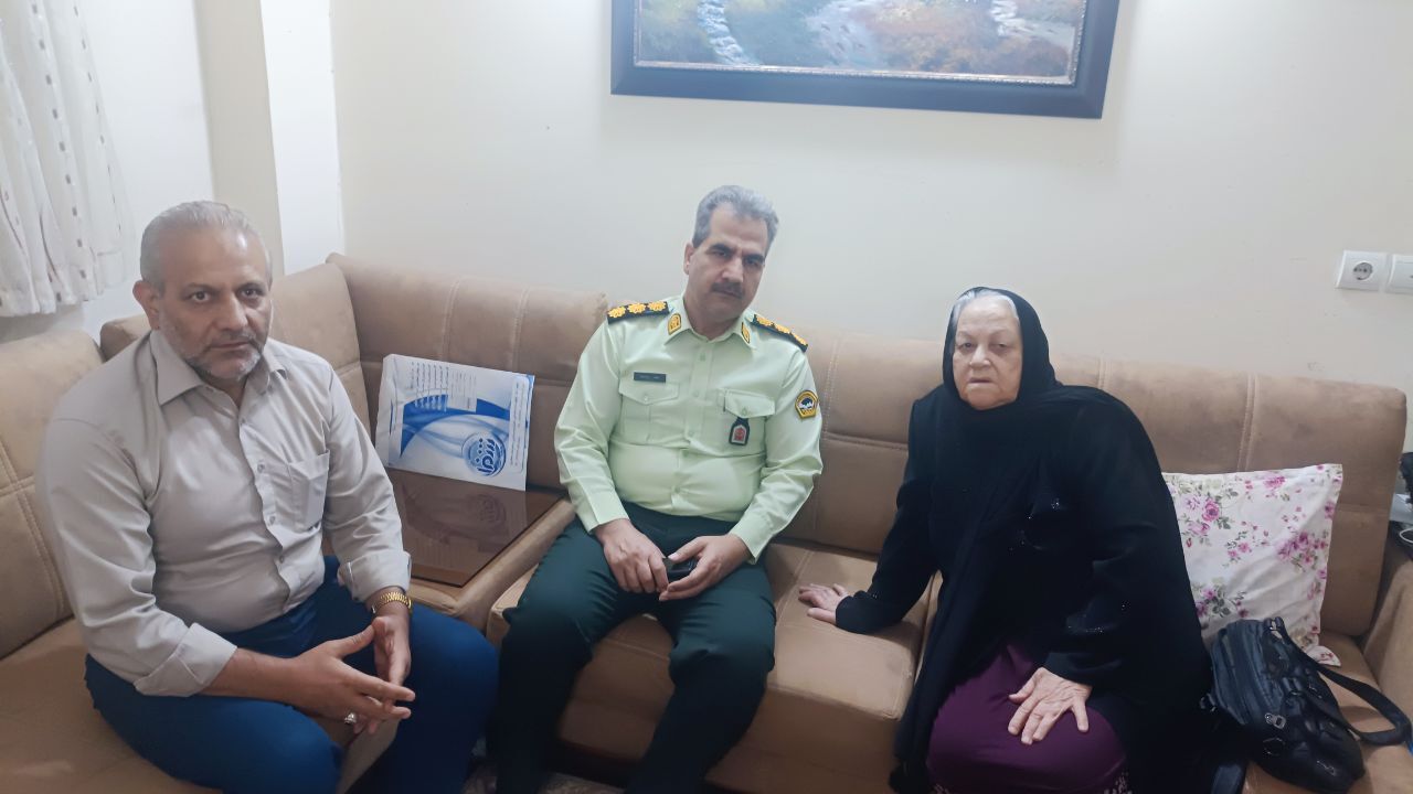 دیدار جانشین فرمانده انتظامی شهرستان لنجان (زرین شهر) با ۵ نفر از اعضاء وابسته دیدار جانشین فرمانده انتظامی شهرستان لنجان (زرین شهر) با ۵ نفر از اعضاء وابسته