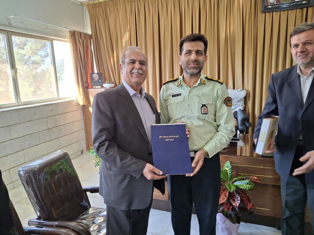 دیدار مسئول دفتر نمایندگی انتظامی شهرستان نجفآباد با فرمانده انتظامی شهرستان دیدار مسئول دفتر نمایندگی انتظامی شهرستان نجفآباد با فرمانده انتظامی شهرستان