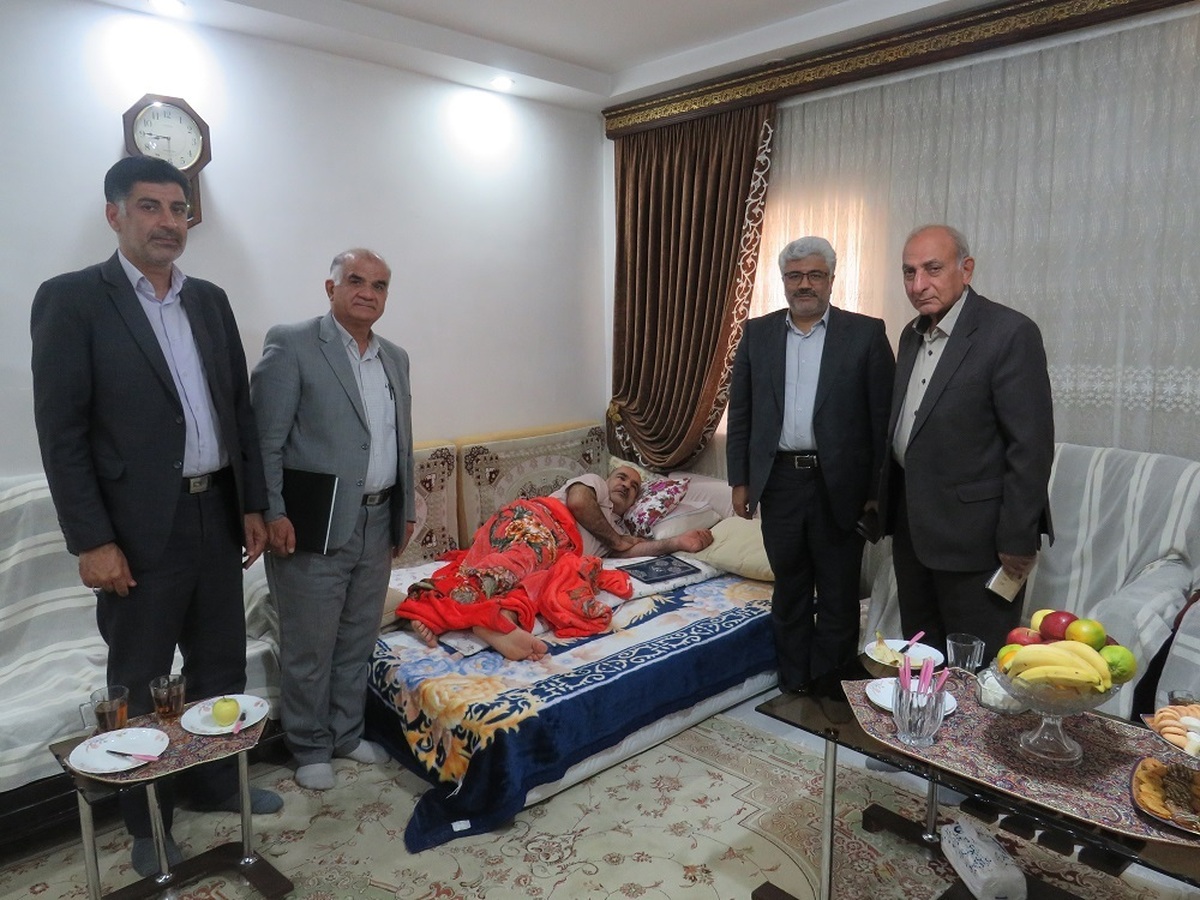 دیدار صمیمی با ۷ نفر از بازنشستگان و مستمری بگیران شهرستان یزد دیدار صمیمی با ۷ نفر از بازنشستگان و مستمری بگیران شهرستان یزد