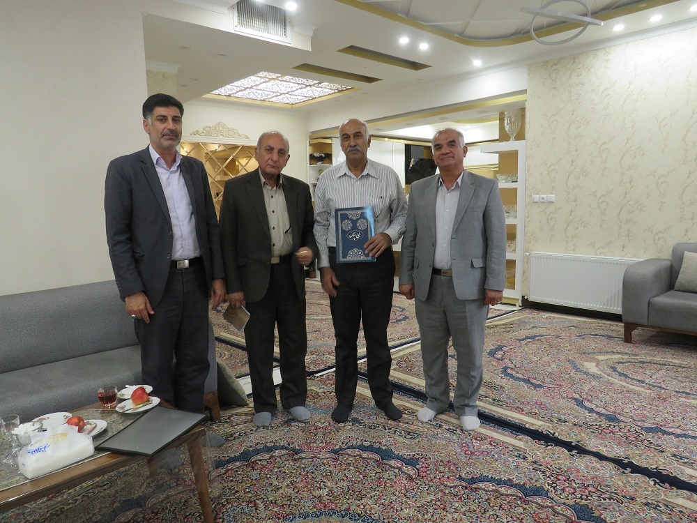 دیدار صمیمی با ۷ نفر از بازنشستگان و مستمری بگیران شهرستان یزد دیدار صمیمی با ۷ نفر از بازنشستگان و مستمری بگیران شهرستان یزد