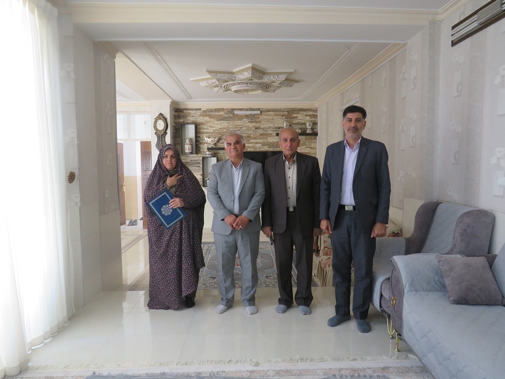 دیدار صمیمی با ۷ نفر از بازنشستگان و مستمری بگیران شهرستان یزد دیدار صمیمی با ۷ نفر از بازنشستگان و مستمری بگیران شهرستان یزد