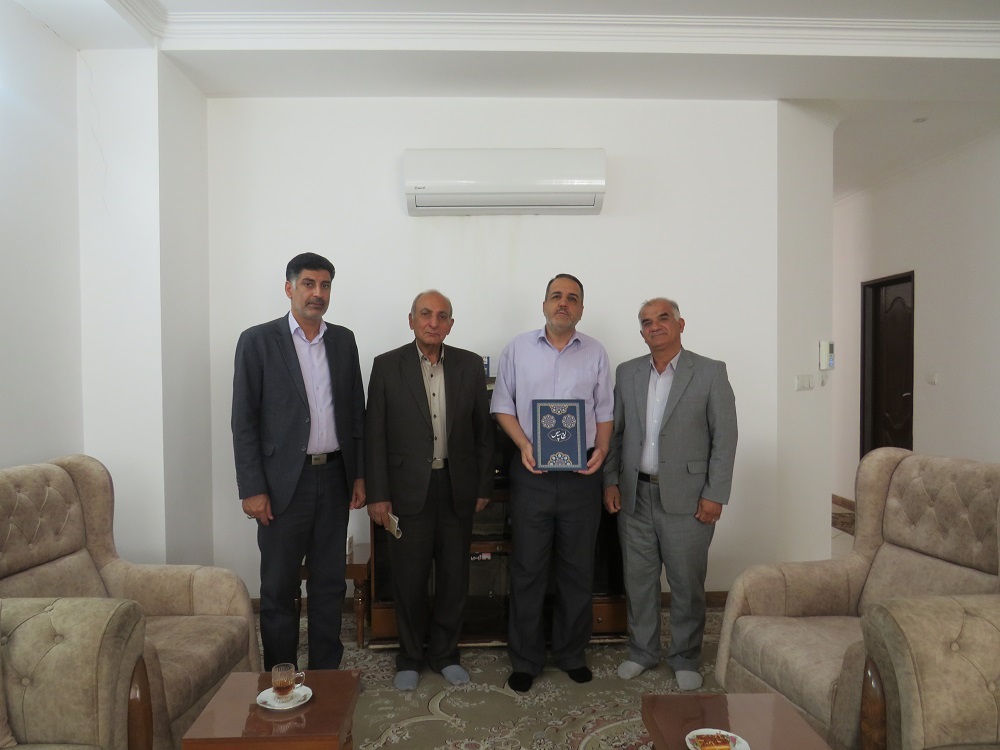 دیدار صمیمی با ۷ نفر از بازنشستگان و مستمری بگیران شهرستان یزد دیدار صمیمی با ۷ نفر از بازنشستگان و مستمری بگیران شهرستان یزد