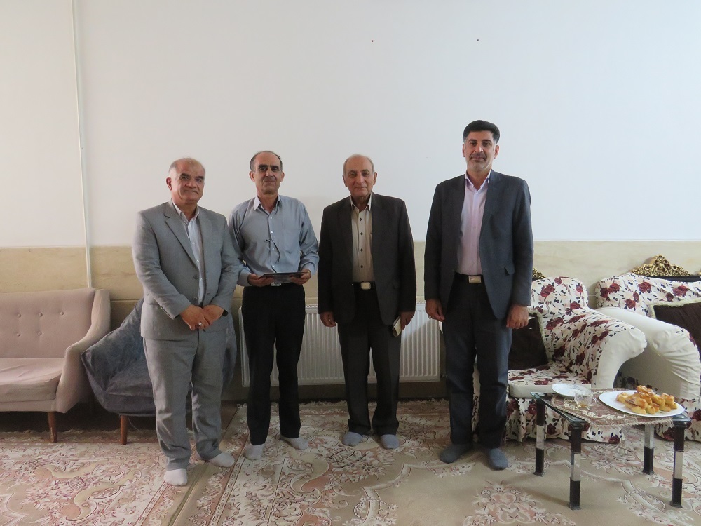 دیدار صمیمی با ۷ نفر از بازنشستگان و مستمری بگیران شهرستان یزد دیدار صمیمی با ۷ نفر از بازنشستگان و مستمری بگیران شهرستان یزد