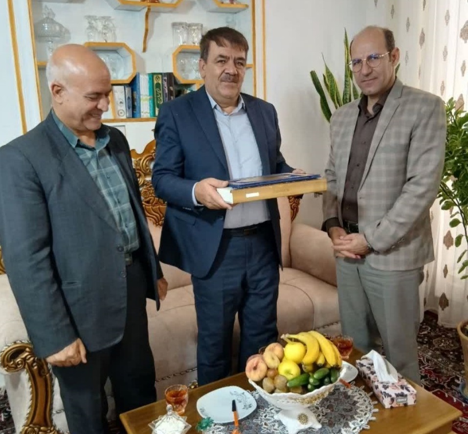 دیدار با ۱۶ نفر از بازنشستگان شهرستان بناب در منزل