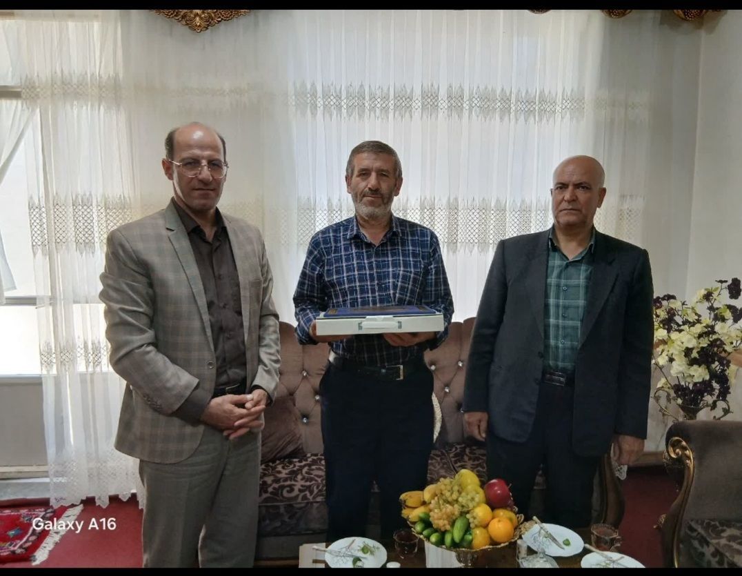 دیدار با ۱۶ نفر از بازنشستگان شهرستان بناب در منزل
