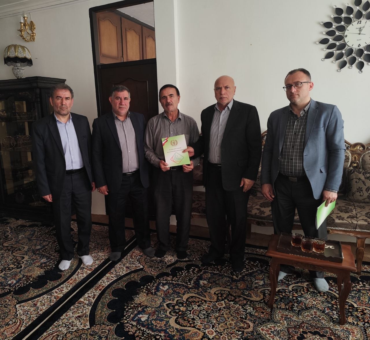 دیدار با 7 تن از بازنشستگان و مستمری بگیران استان اردبیل دیدار با 7 تن از بازنشستگان و مستمری بگیران استان اردبیل