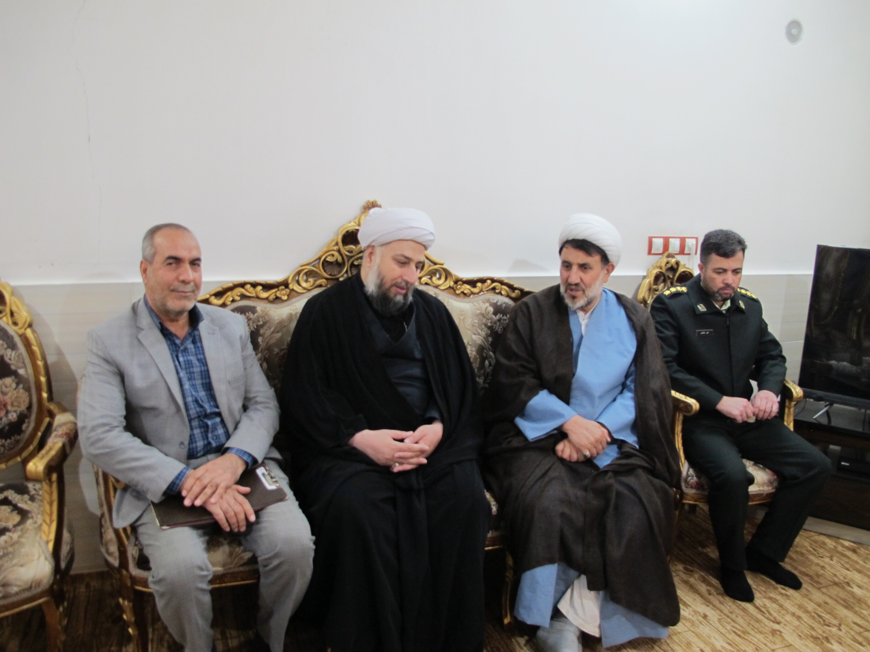 دیدار رئیس کانون بازنشستگان استان مرکزی با 4 نفر از پیشکسوتان دیدار رئیس کانون بازنشستگان استان مرکزی با 4 نفر از پیشکسوتان