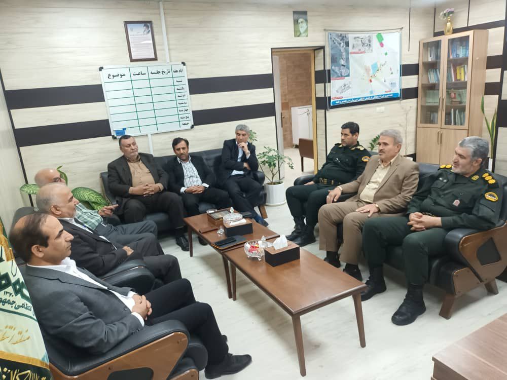 نشست رئیس کانون بازنشستگان و نماینده مجمع با فرمانده انتظامی شهرستان ماهشهر نشست رئیس کانون بازنشستگان و نماینده مجمع با فرمانده انتظامی شهرستان ماهشهر