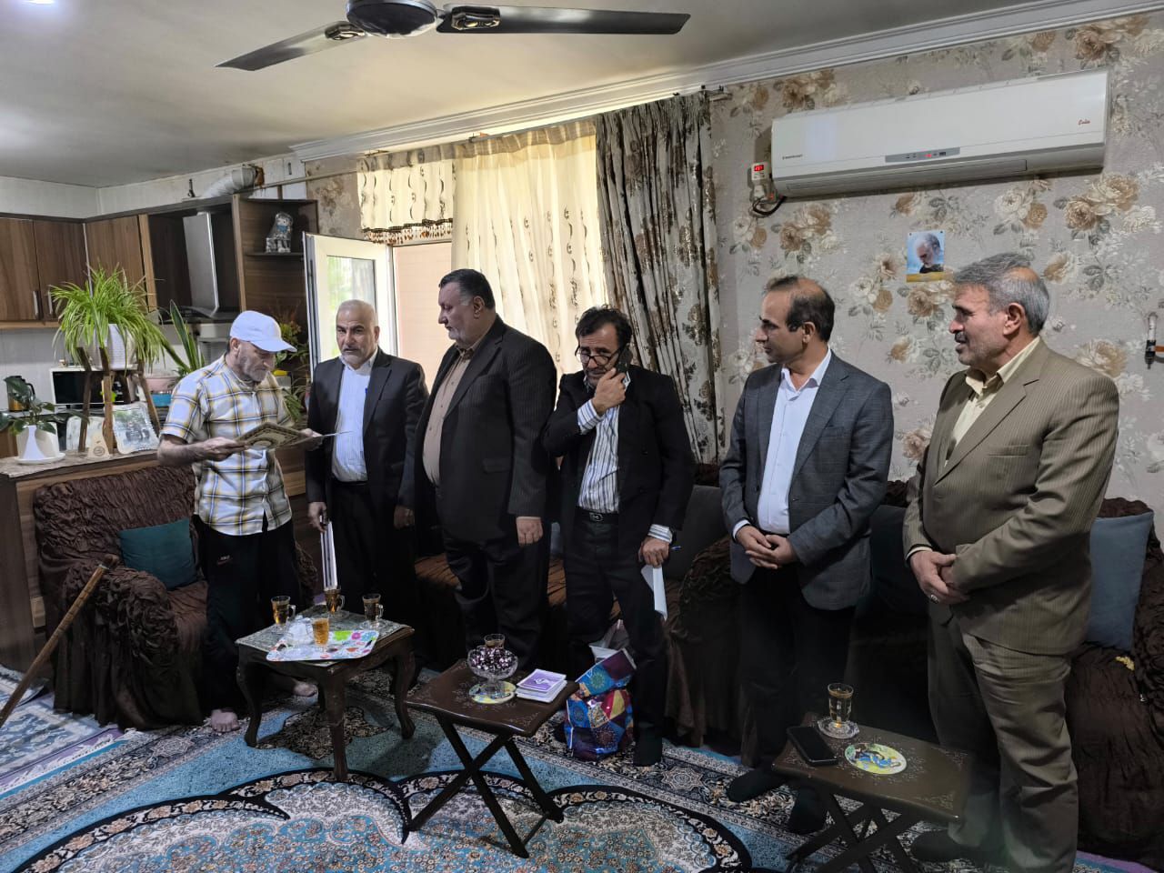 نشست رئیس کانون بازنشستگان و نماینده مجمع با فرمانده انتظامی شهرستان ماهشهر نشست رئیس کانون بازنشستگان و نماینده مجمع با فرمانده انتظامی شهرستان ماهشهر