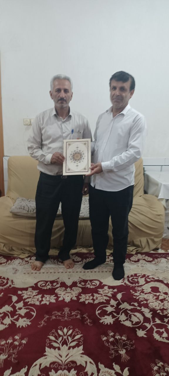 دیدار با 7 نفر از بازنشستگان و مستمری بگیران شهرستان شوشتر دیدار با 7 نفر از بازنشستگان و مستمری بگیران شهرستان شوشتر