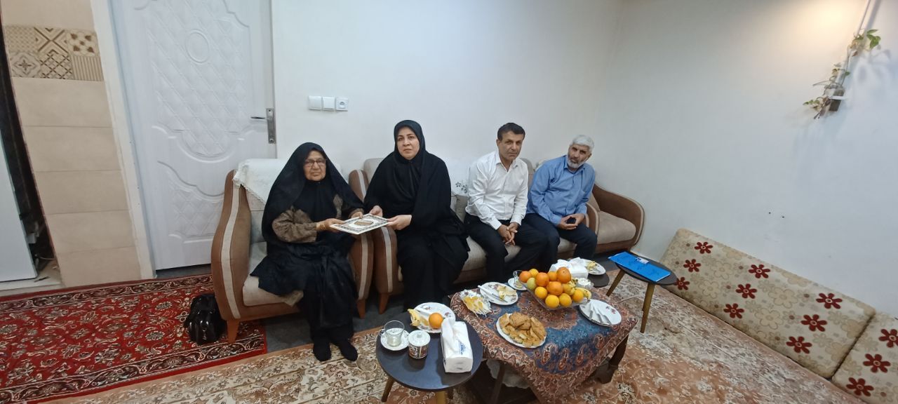 دیدار با 7 نفر از بازنشستگان و مستمری بگیران شهرستان شوشتر دیدار با 7 نفر از بازنشستگان و مستمری بگیران شهرستان شوشتر