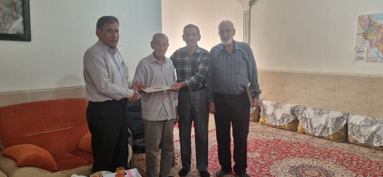 دیدار با 8 نفر از بازنشستگان و مستمری بگیران شهرستان بهبهان دیدار با 8 نفر از بازنشستگان و مستمری بگیران شهرستان بهبهان