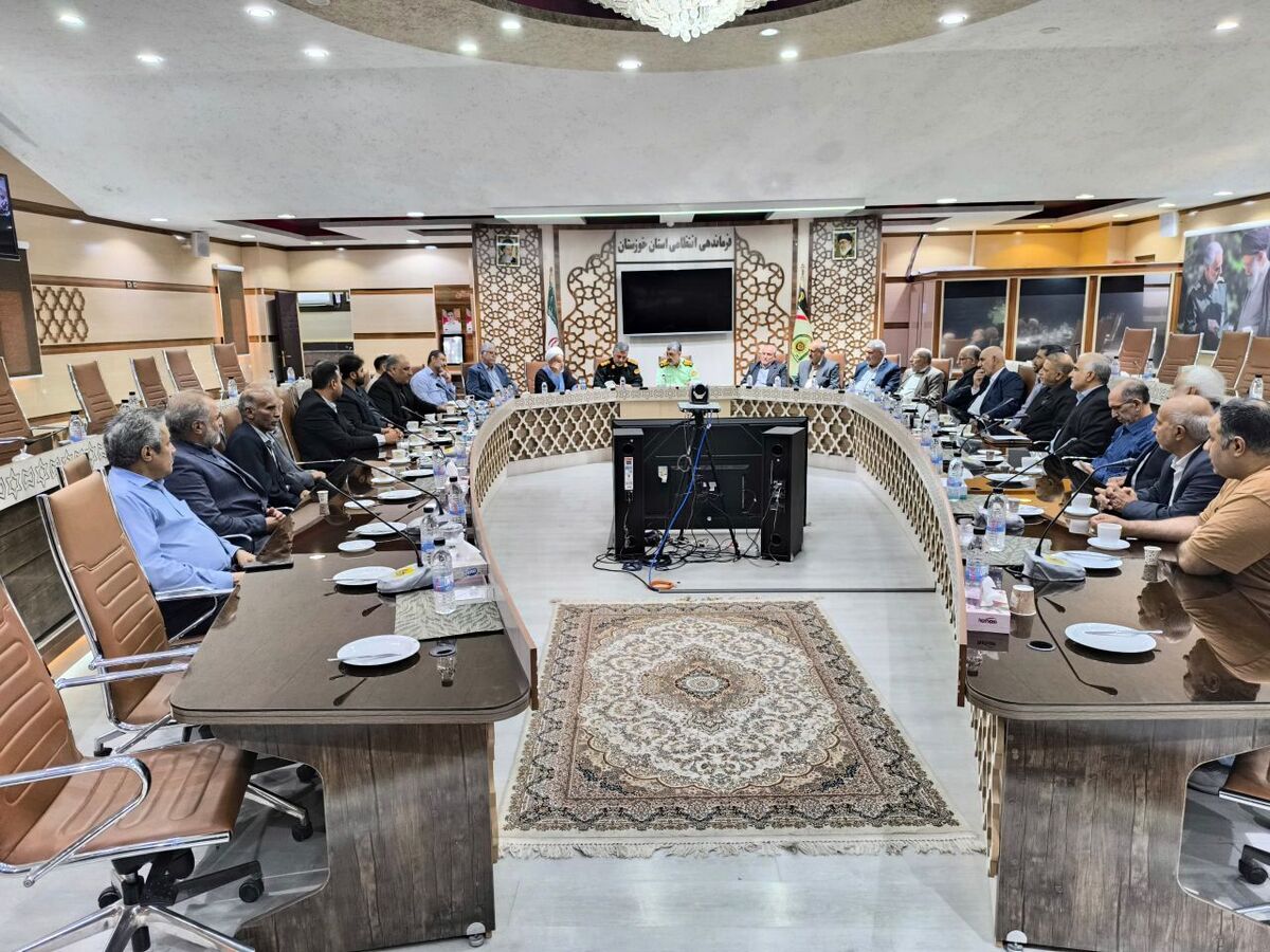 برگزاری نشست صمیمی فرمانده انتظامی استان خوزستان با فرماندهان و معاونین و مدیران سابق پیشکسوتان بازنشسته