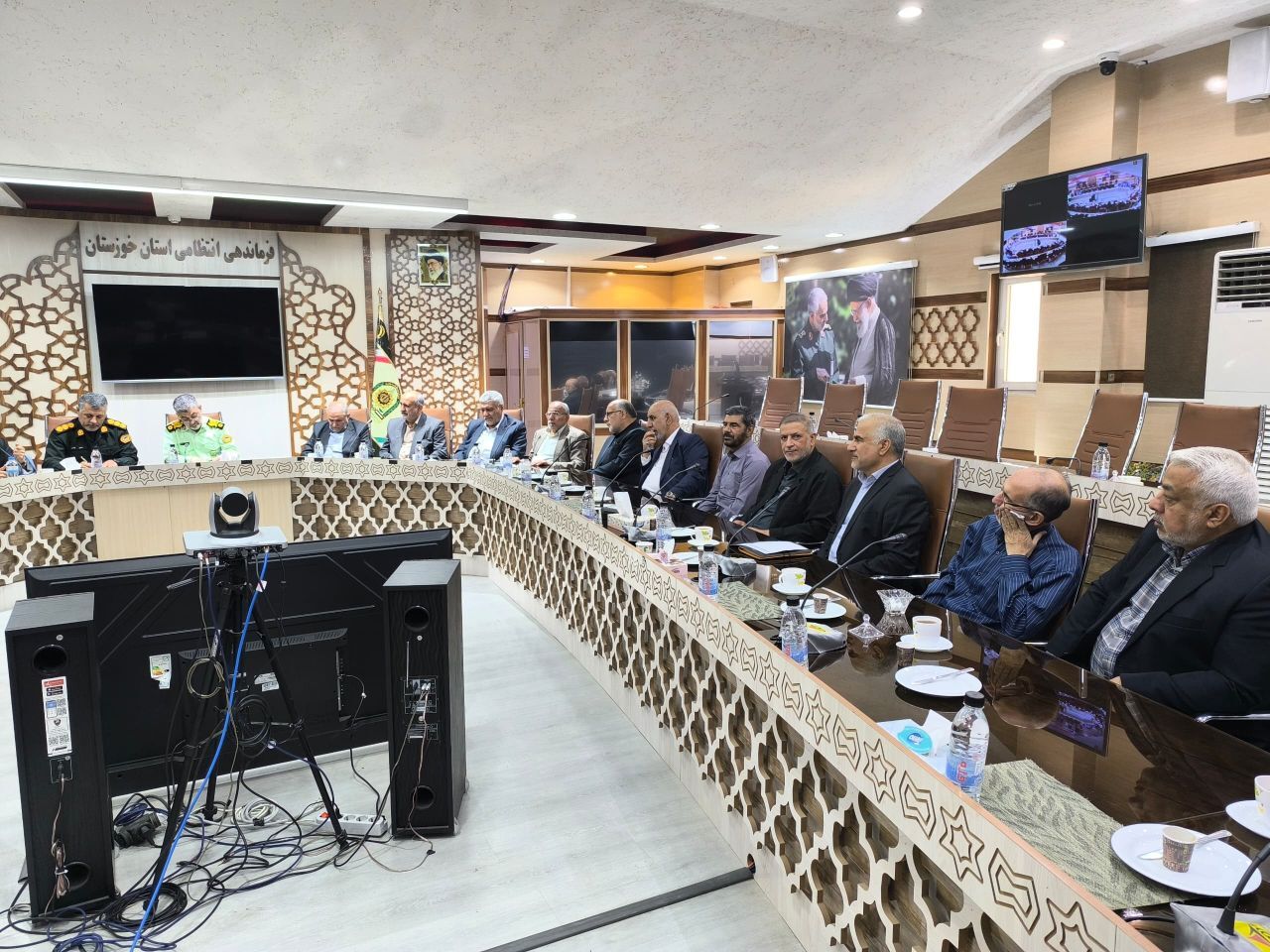 برگزاری نشست صمیمی فرمانده انتظامی استان خوزستان با فرماندهان و معاونین و مدیران سابق پیشکسوتان بازنشسته