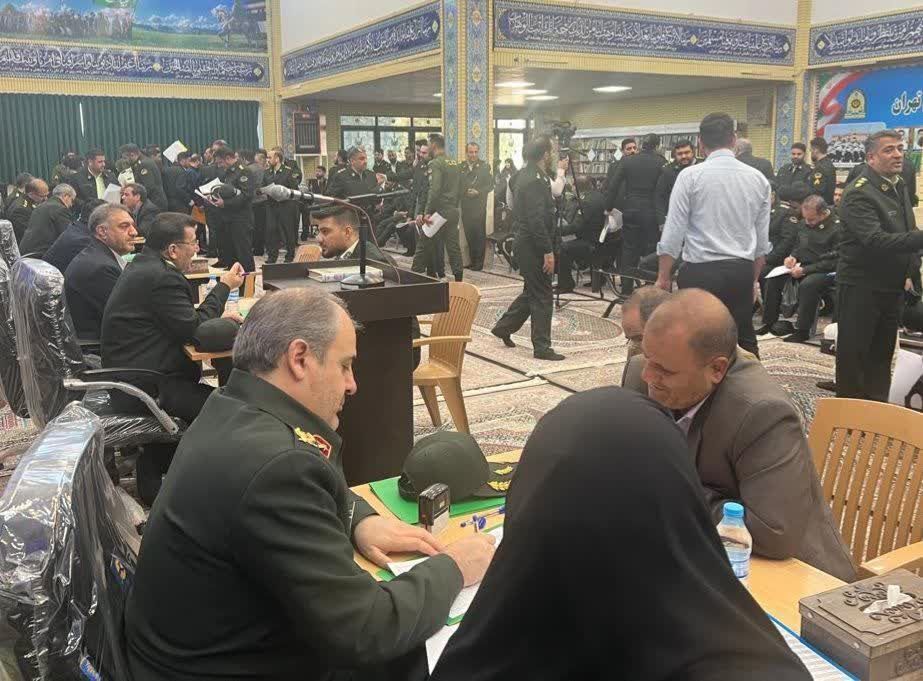 برگزاری میز خدمت با حضور سردار بزرا و سرهنگ علیزاده فرمانده انتظامی غرب استان تهران