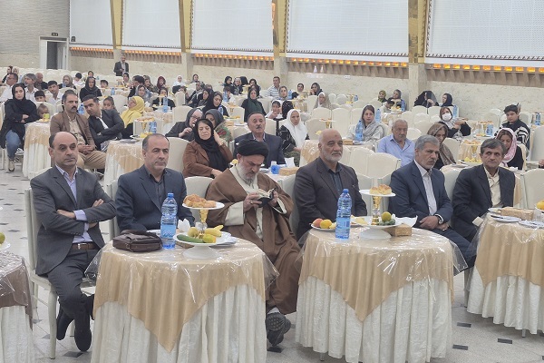 برگزاری ضیافت خانوادگی شهرستان‌ سقز با حضور 31 بازنشسته و خانواده آن‌ها