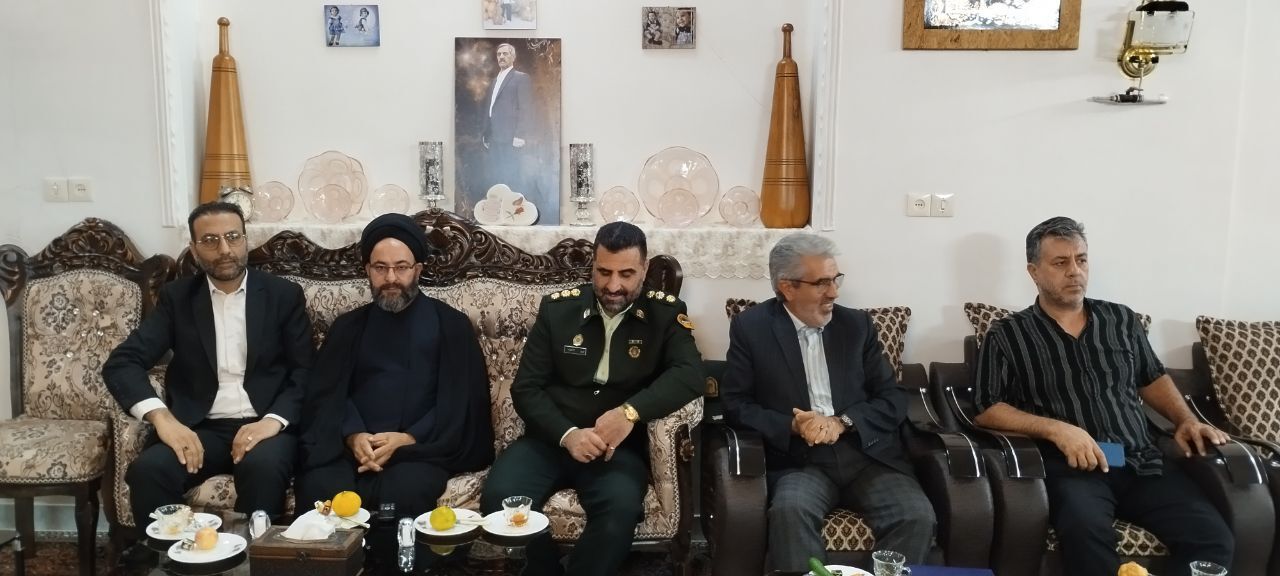 عیادت مسئولان انتظامی کاشان از 2 عضو وابسته شهرستان در شب میلاد حضرت زینب (س)