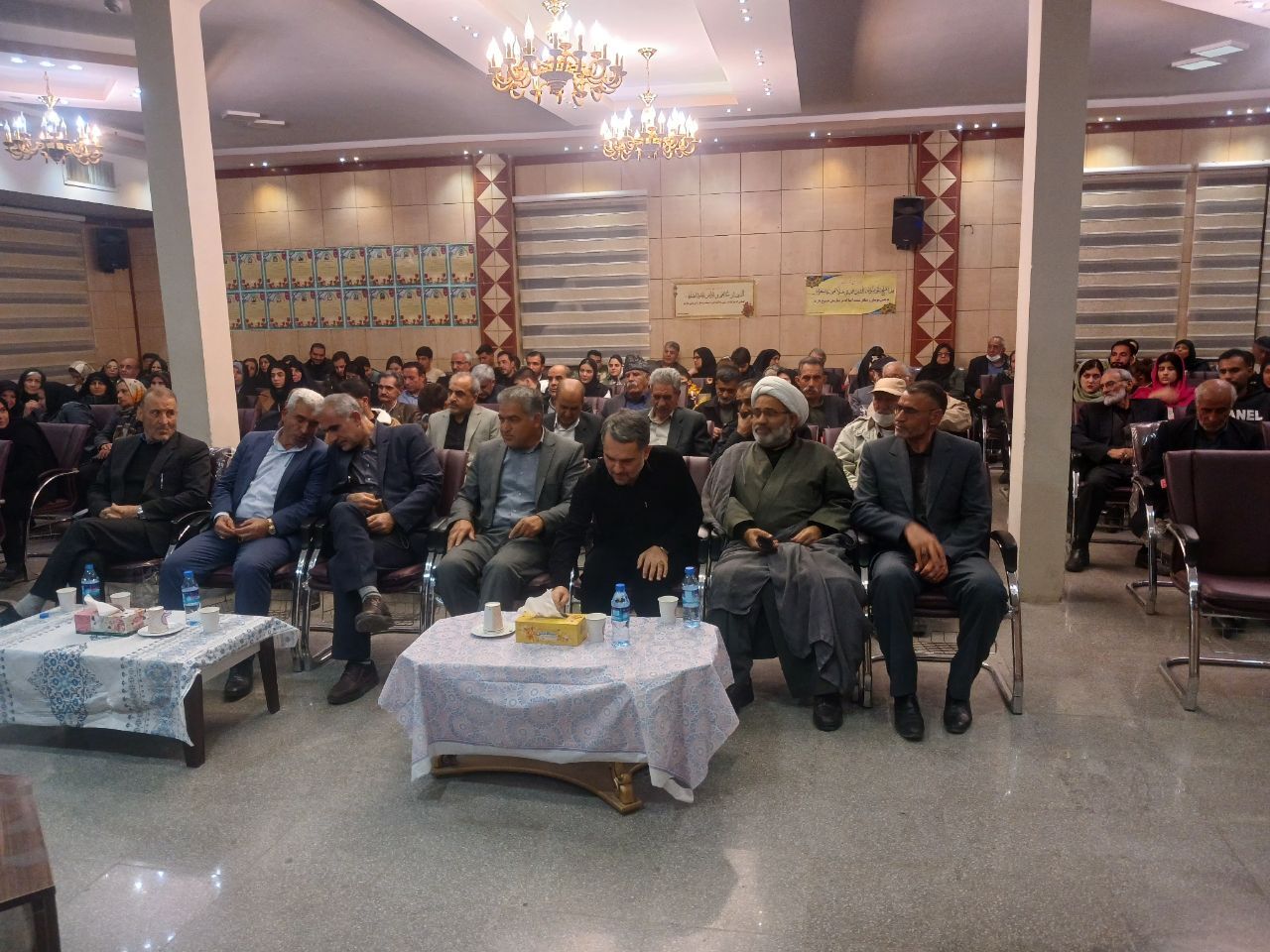 برگزاري ضیافت خانوادگی بازنشستگان انتظامی استان کرمانشاه با حضور ۶۰ نفربازنشسته و خانواده آنها. برگزاري ضیافت خانوادگی بازنشستگان انتظامی استان کرمانشاه با حضور ۶۰ نفربازنشسته و خانواده آنها.