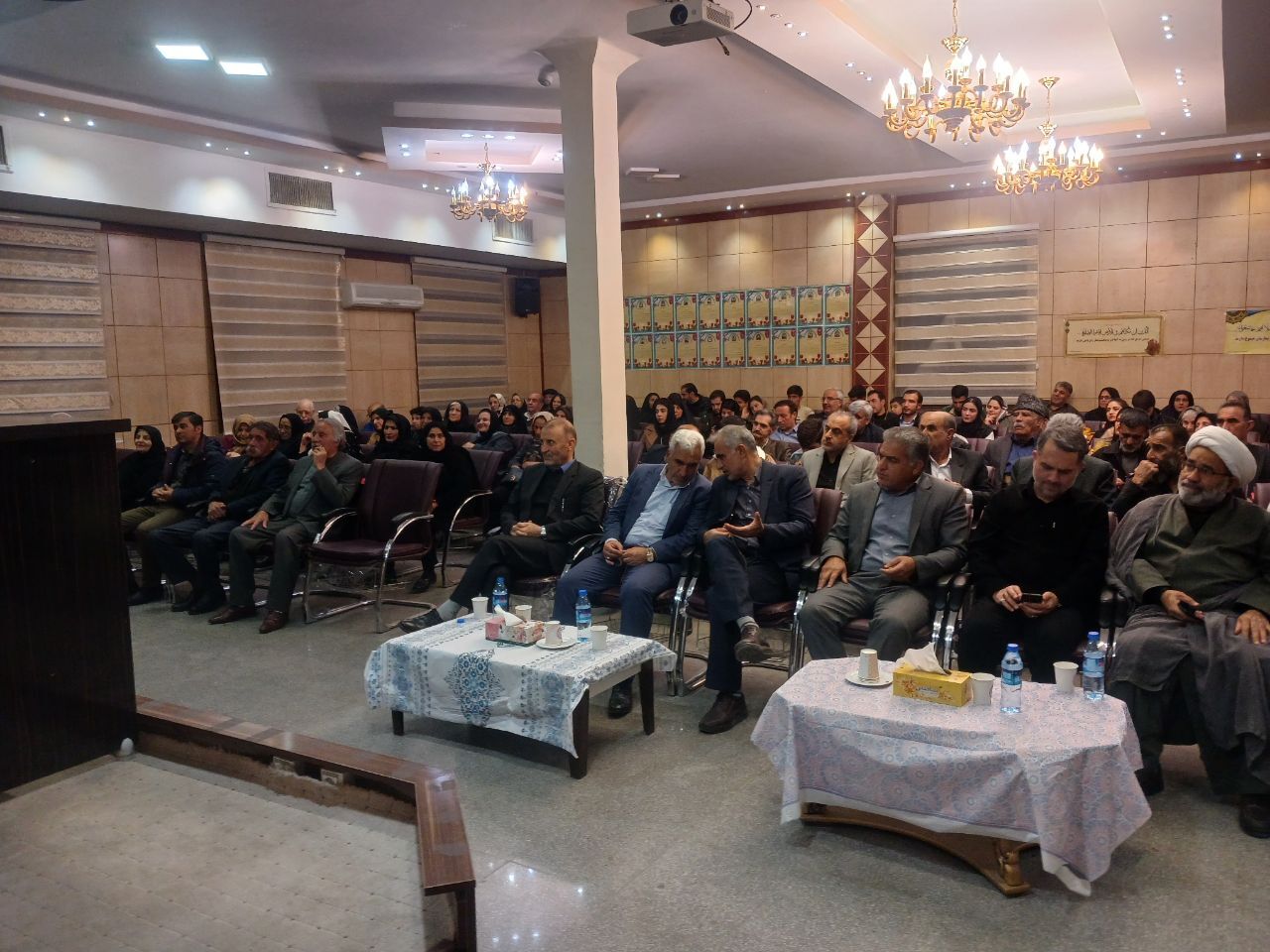 برگزاري ضیافت خانوادگی بازنشستگان انتظامی استان کرمانشاه با حضور ۶۰ نفربازنشسته و خانواده آنها. برگزاري ضیافت خانوادگی بازنشستگان انتظامی استان کرمانشاه با حضور ۶۰ نفربازنشسته و خانواده آنها.