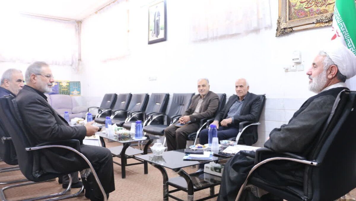 دیدار روسای کانون های نیروهای مسلح با حجت الاسلام ذوالنوری نماینده مردم در مجلس شورای اسلامی دیدار روسای کانون های نیروهای مسلح با حجت الاسلام ذوالنوری نماینده مردم در مجلس شورای اسلامی